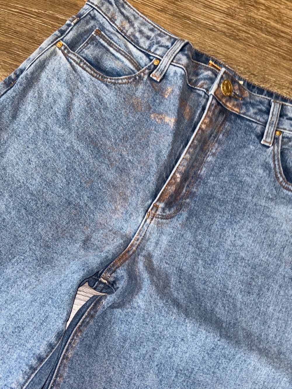 Kit from The Kloth Sienna Wide Leg Rose Gold Paint Jeans Size 4 - Picture 4 of 7
